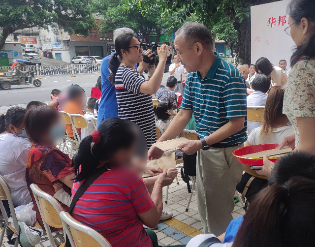 1716369920136703.jpg 4--贈送慰問(wèn)品-上下拼-上 (1).jpg